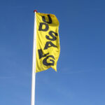 Lille reklameflag til flagstang med eget tryk 120x300 cm.